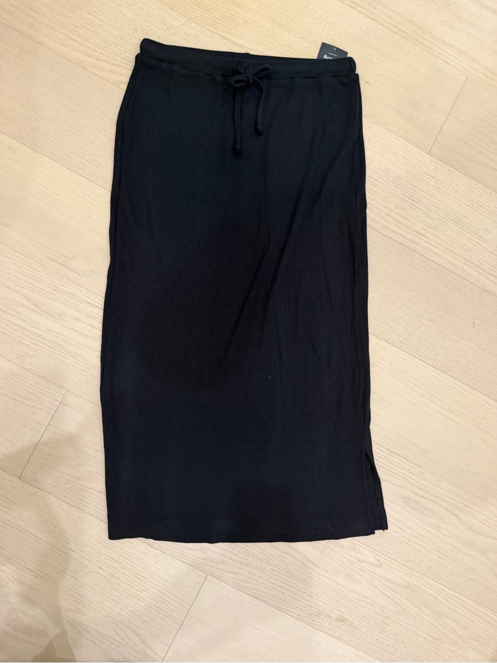 Yakira Bella Black Ribbed Midi Skirt